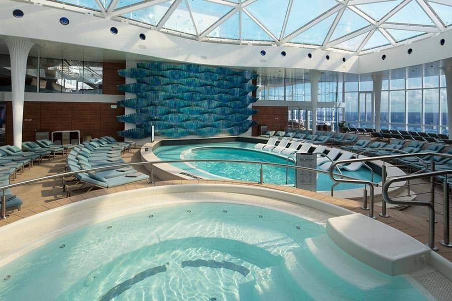 The glass-roofed solarium with hot tub and pool